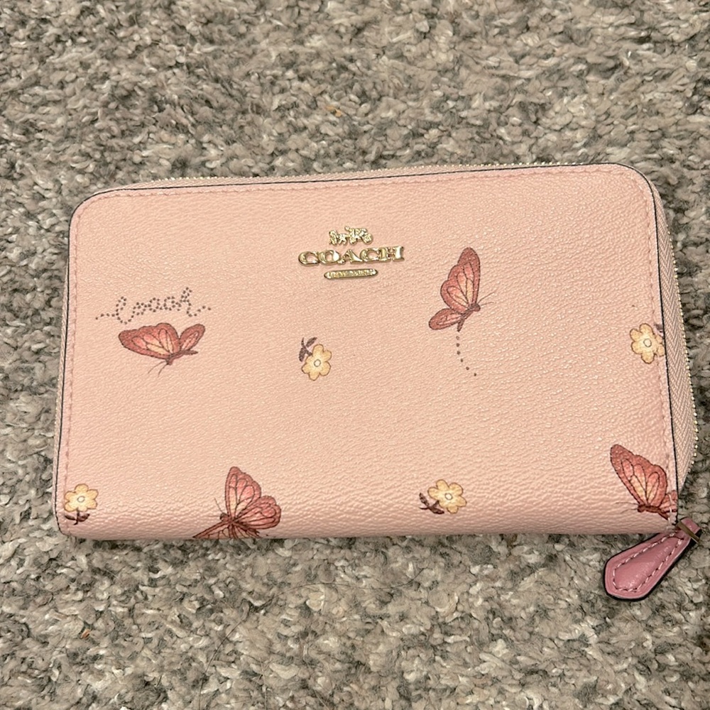 Coach, medium size wallet